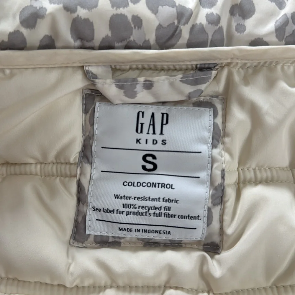 Gap kids Puffer vest for girls size Small - Picture 3 of 3